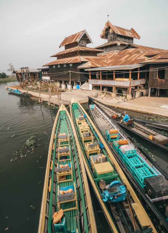 things to do inle lake Nga Phe Kyaung boats