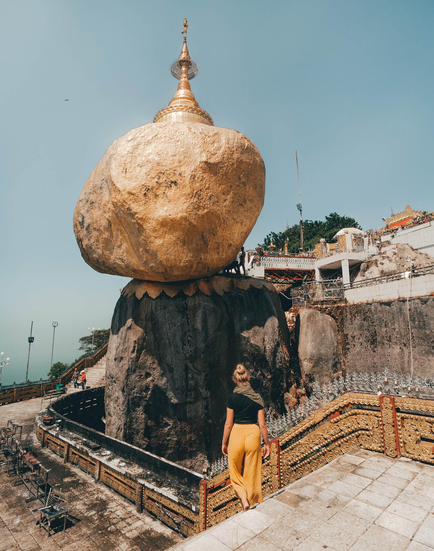 dingen om te doen Hpa-an gouden rots in Myanmar
