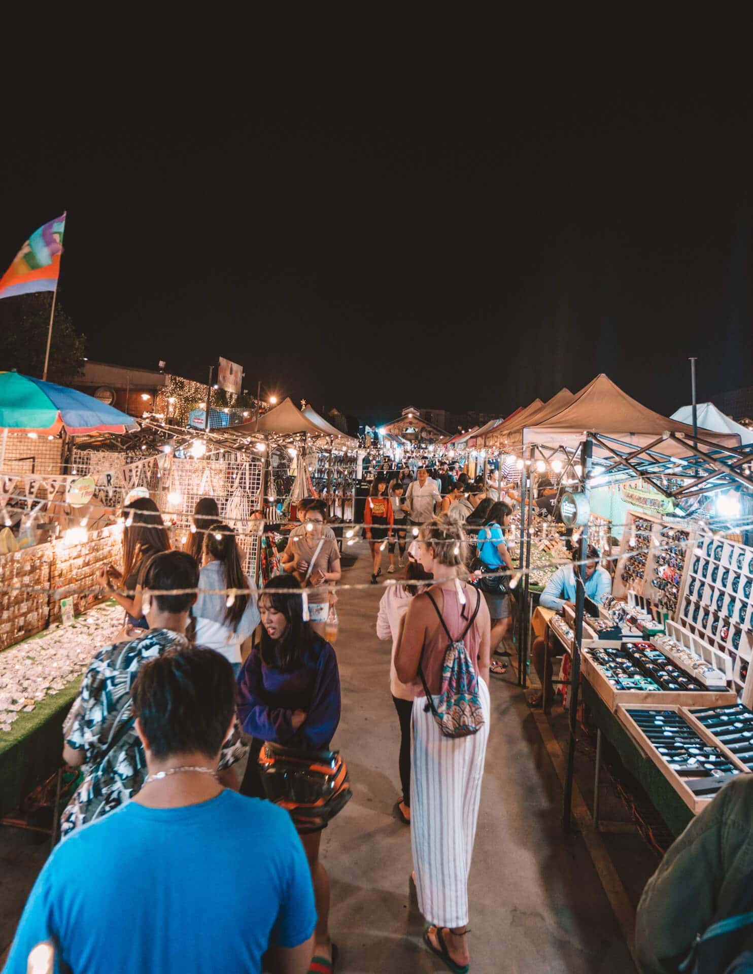 things to do bangkok vintage market