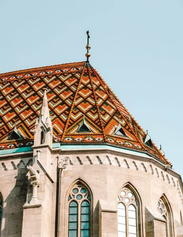 bezienswaardigheden budapest Matthiaskerk dak