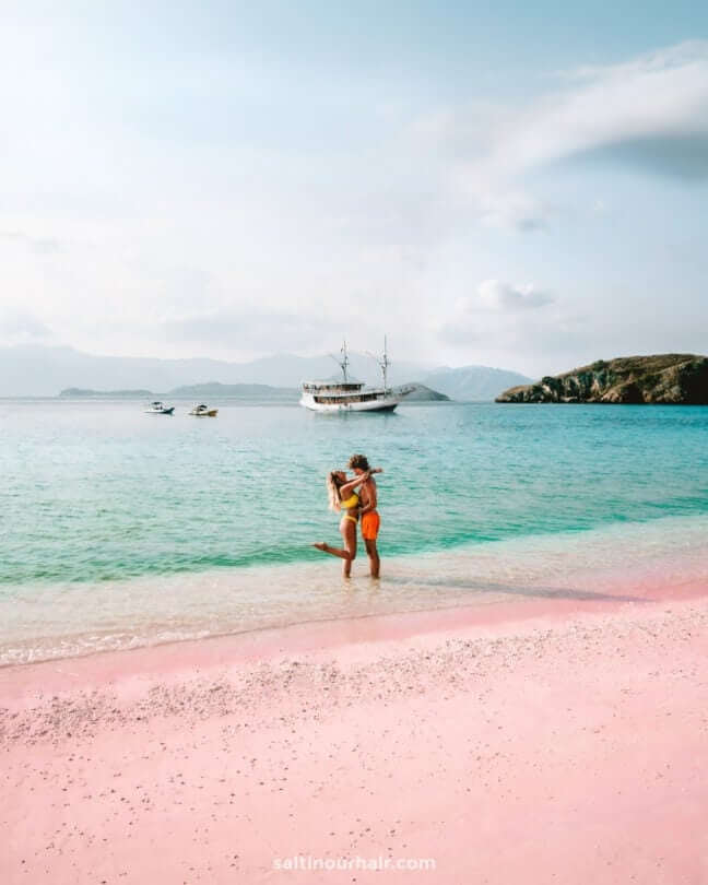 pink beach komodo indonesia