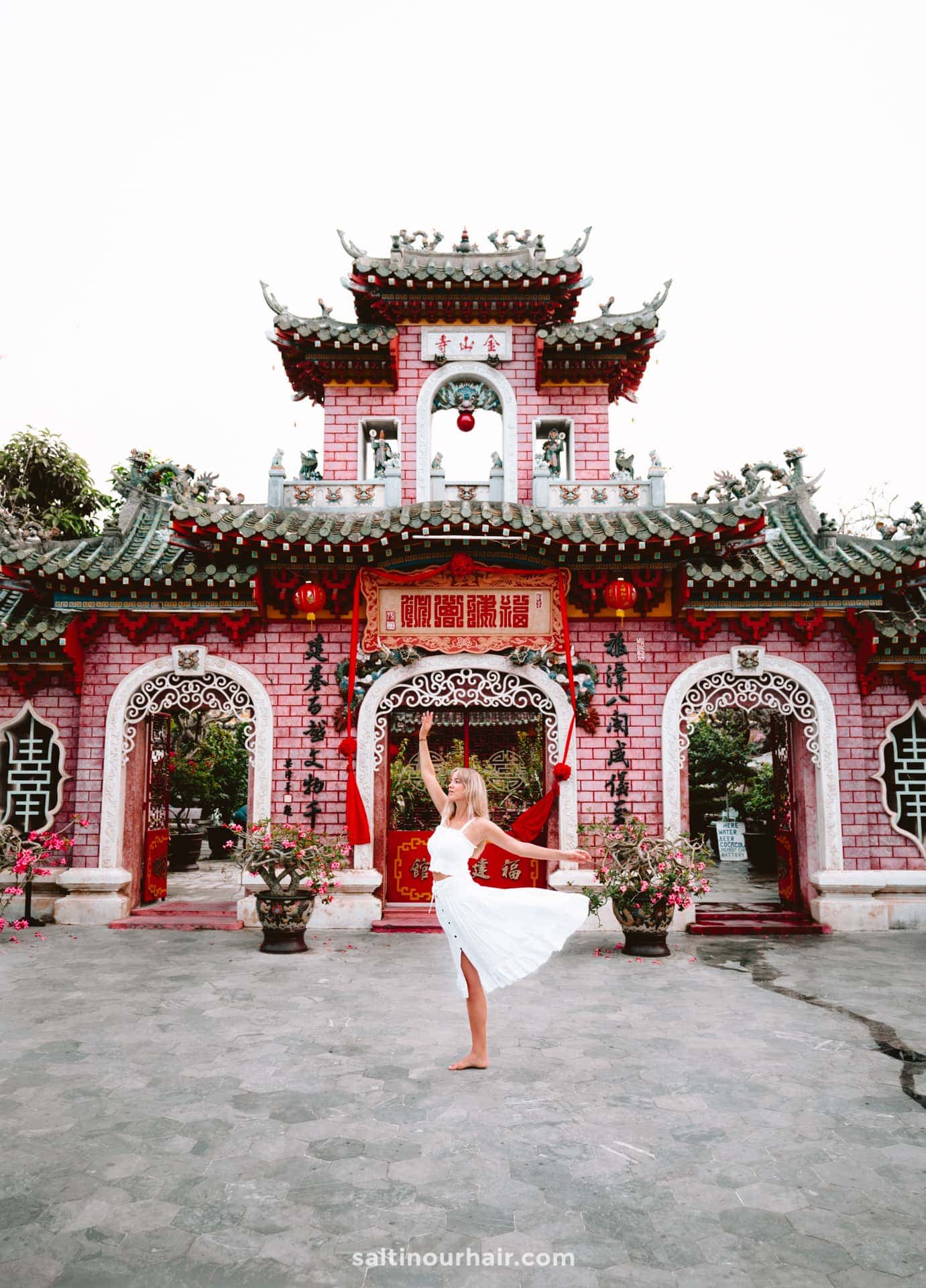 Best things to do in Vietnam pink temple hoi an