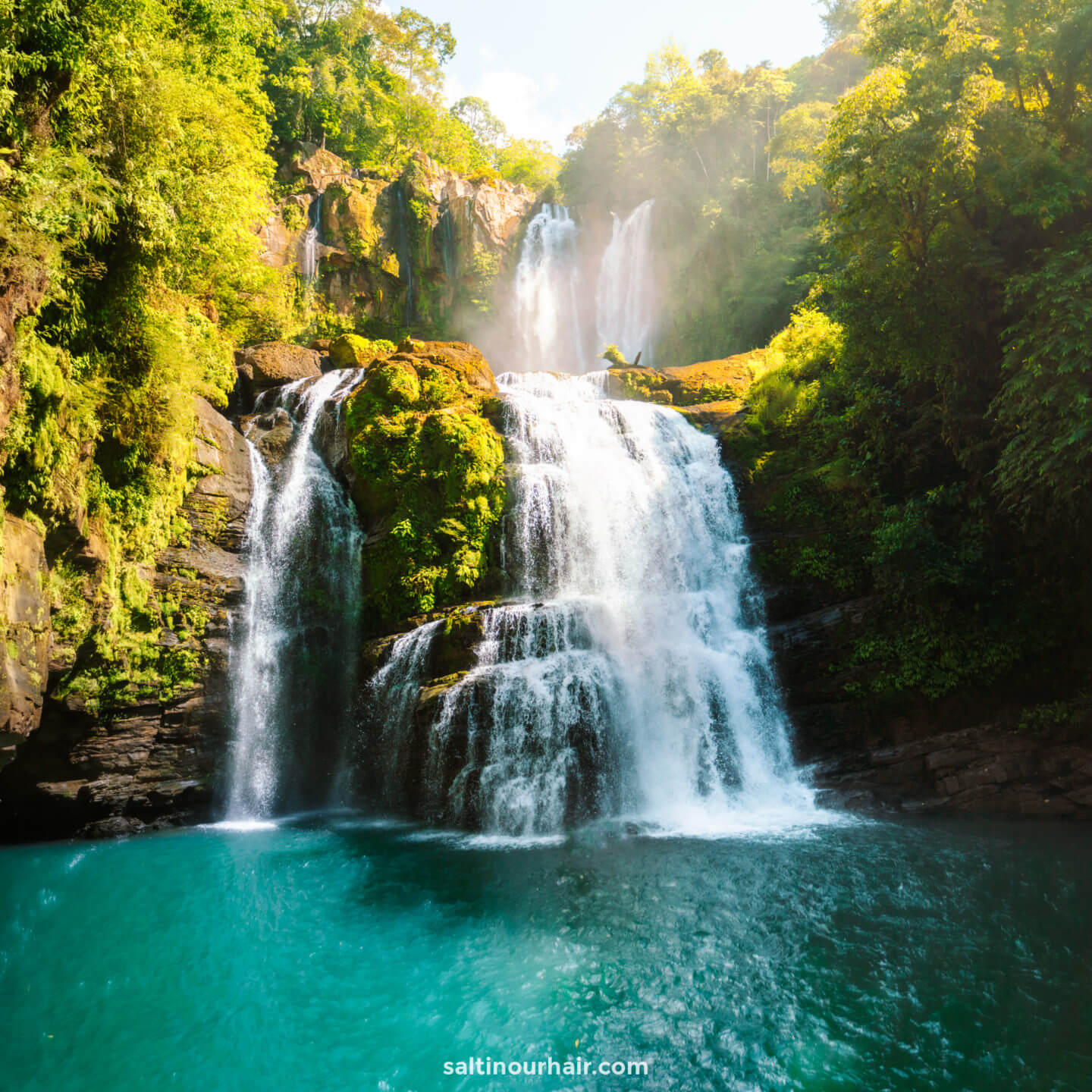 Rica waterfalls cangreja