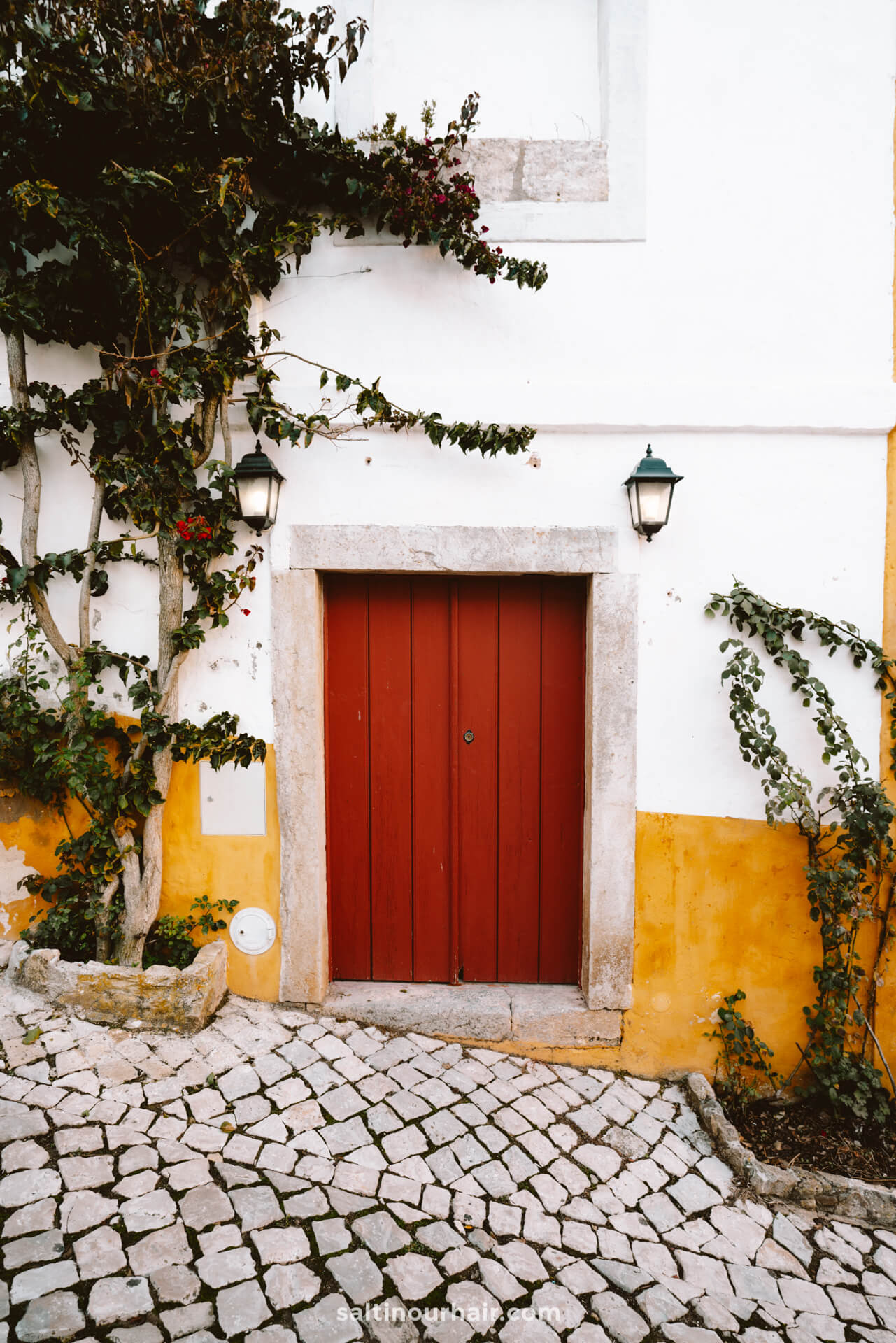 dingen om te doen albufeira portugal kleurrijke deur