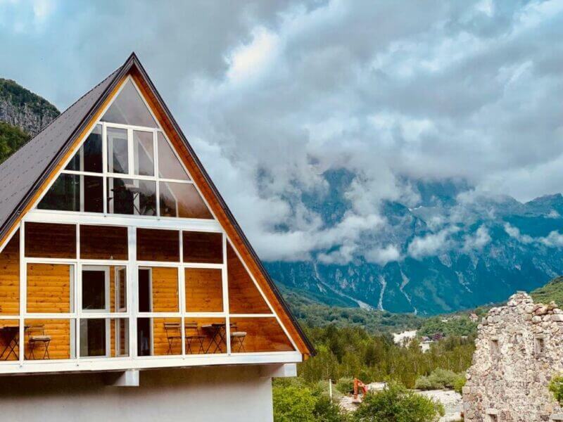 Bujtina Miquesia Hotel