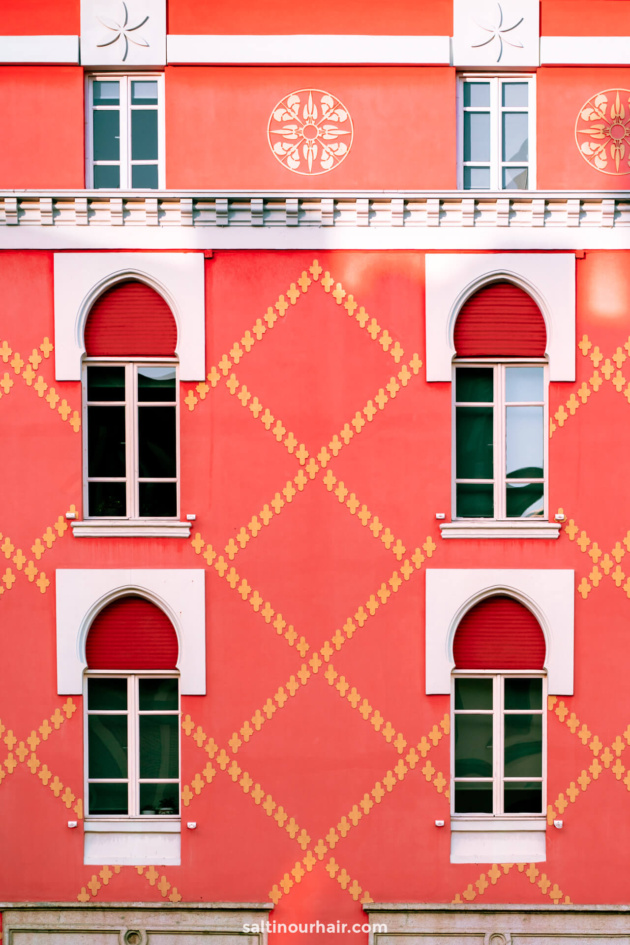 kleurrijke gebouwen tirana albaniÃ« reizen