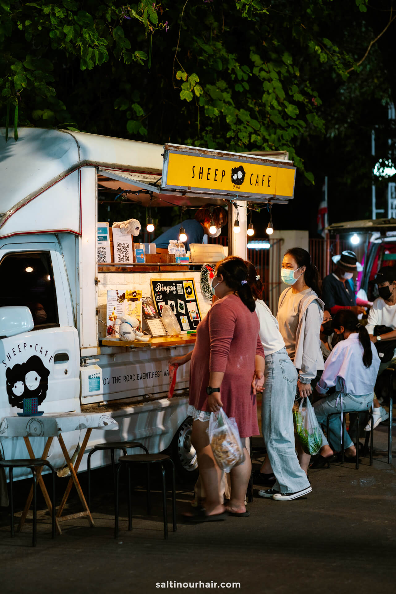 things to do chiang rai thailand night market street food