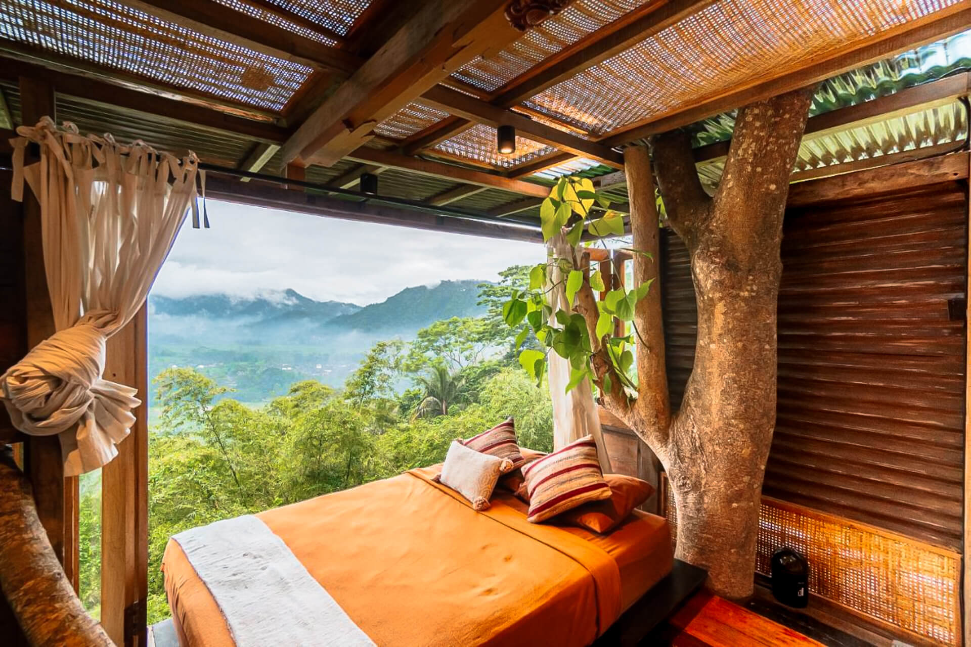 best bamboo houses in Bali bird hills bedroom