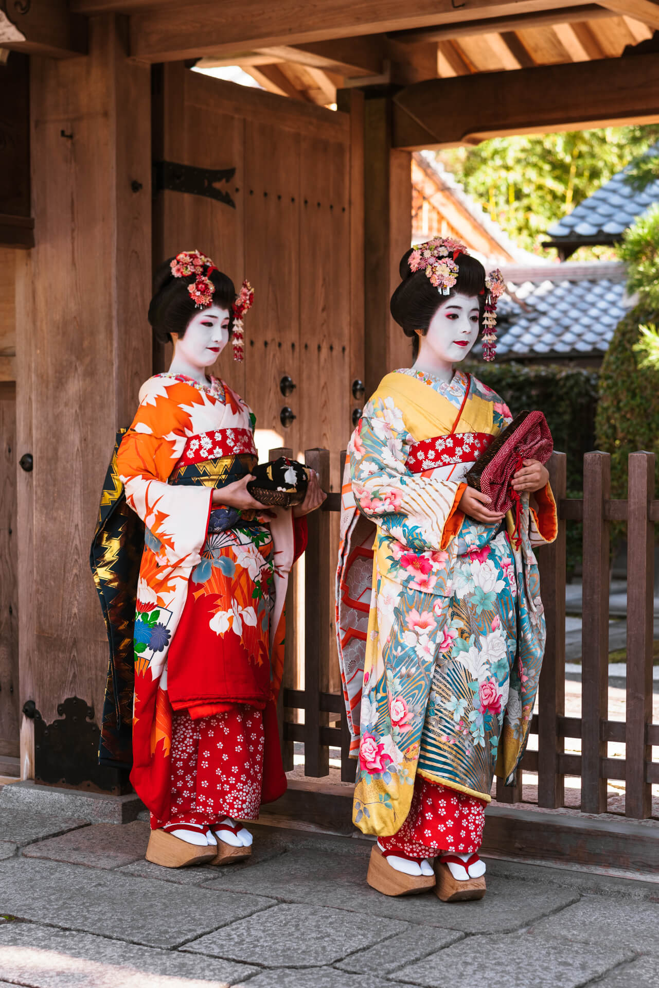 geishas in gion kyoto japan