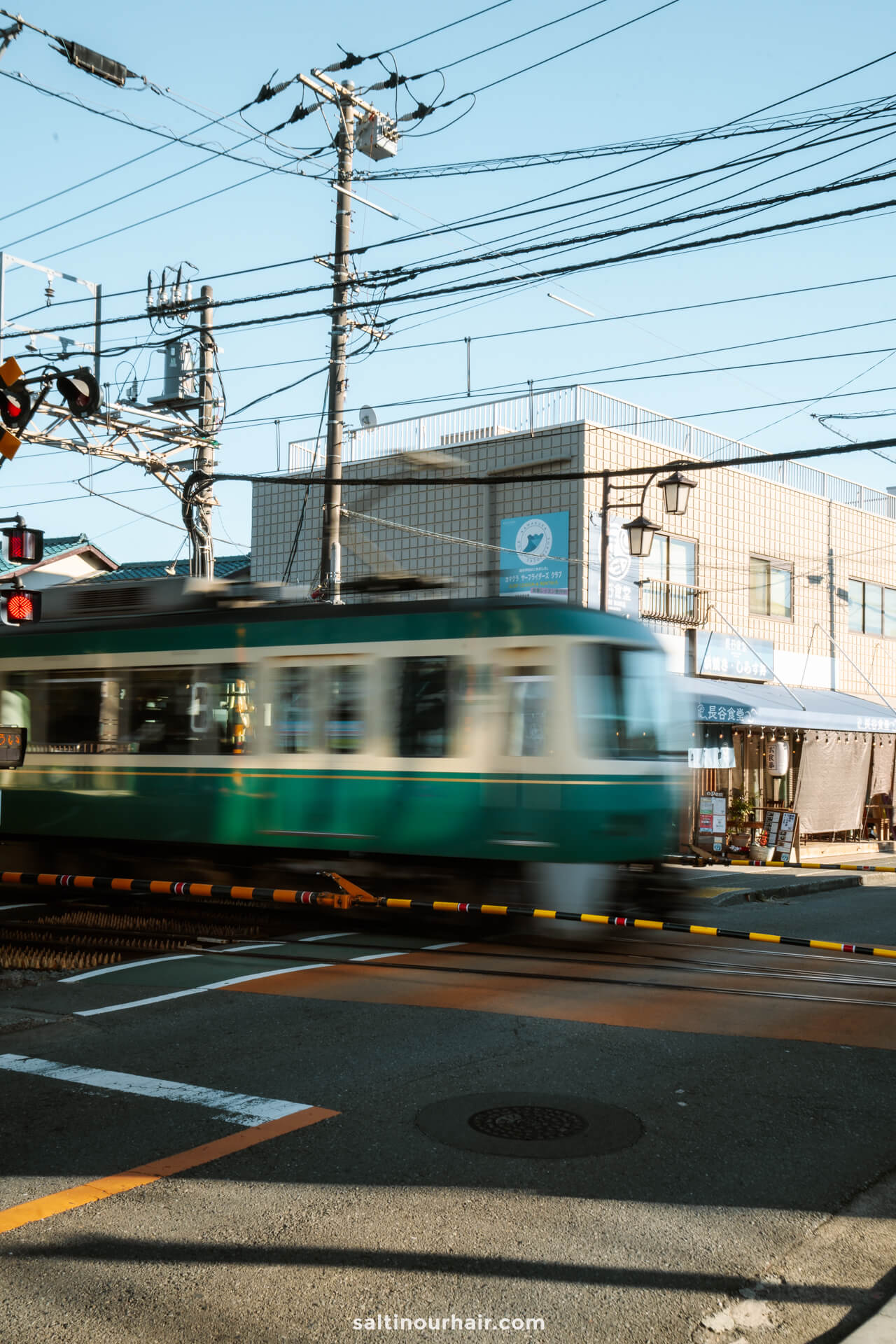 old tram kamakura japan