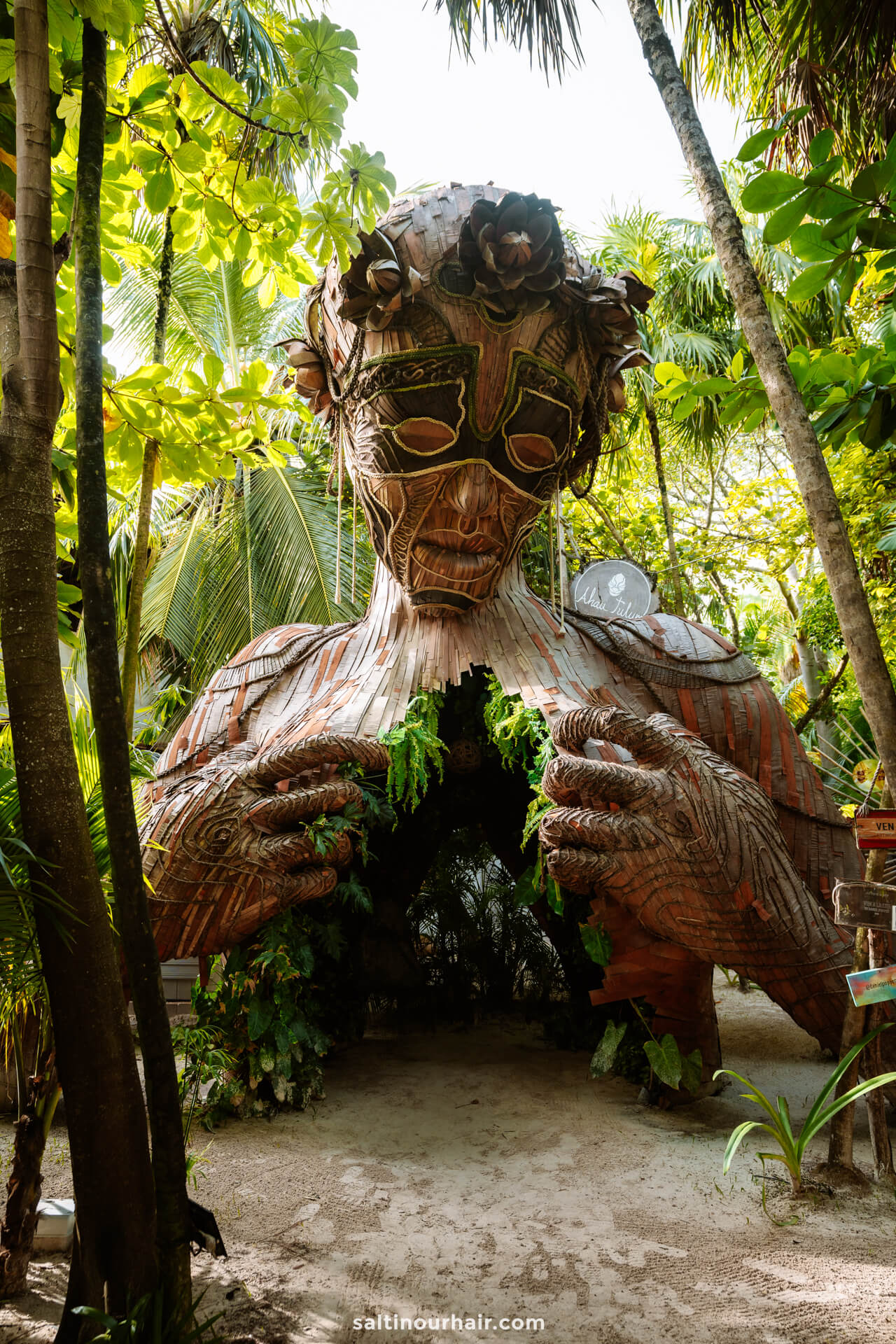 things to do in Tulum Ven a la luz sculpture