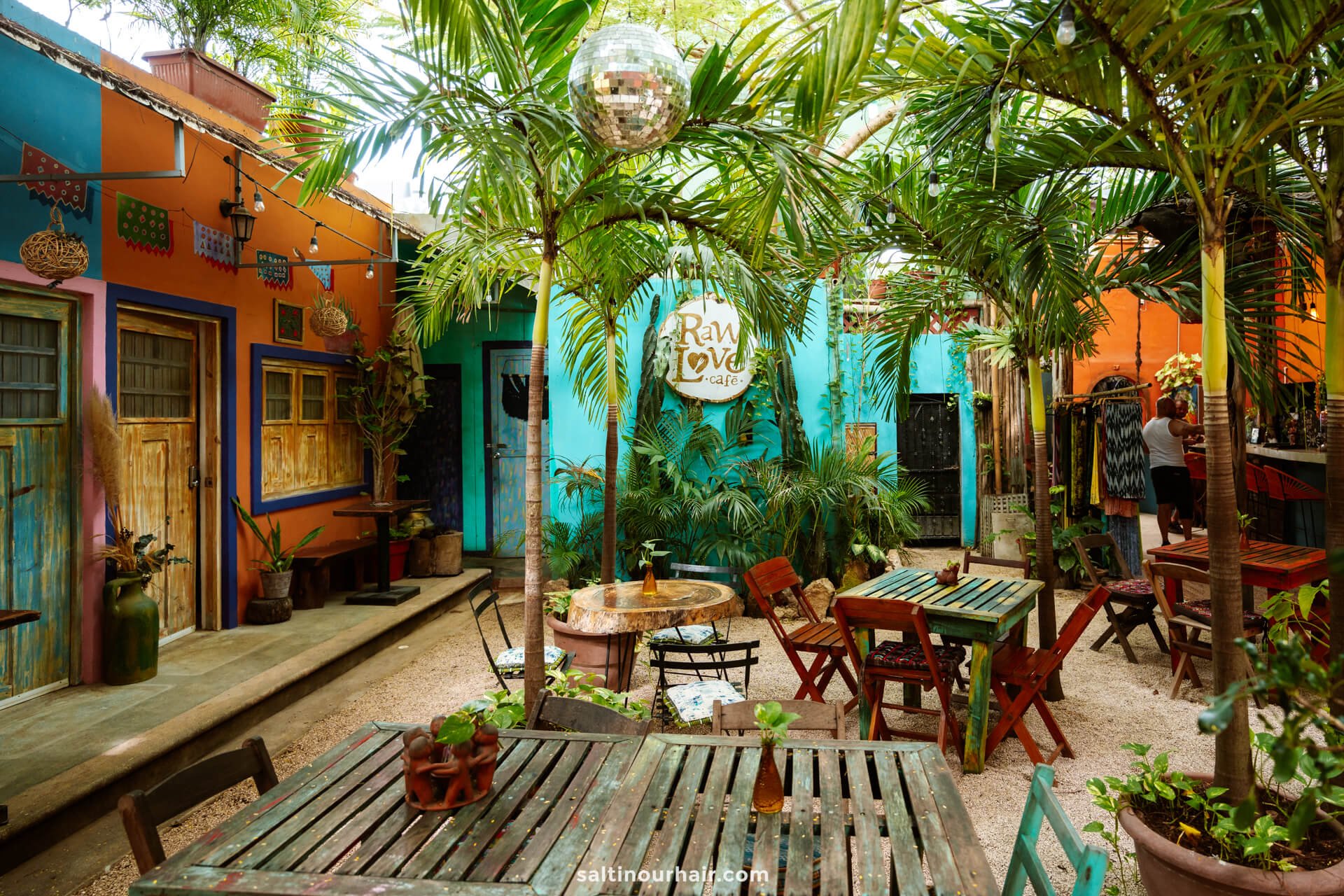 things to do in Tulum best restaurants and cafes raw love