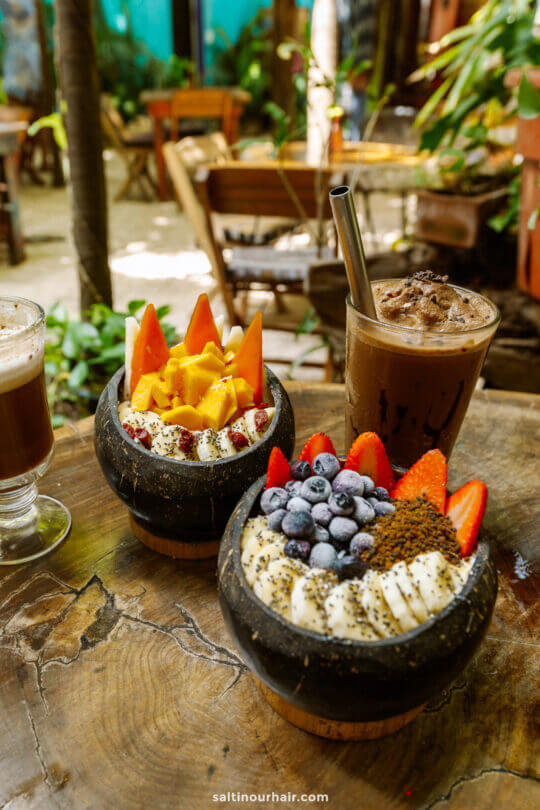 things to do in Tulum smoothie bowl raw love cafe