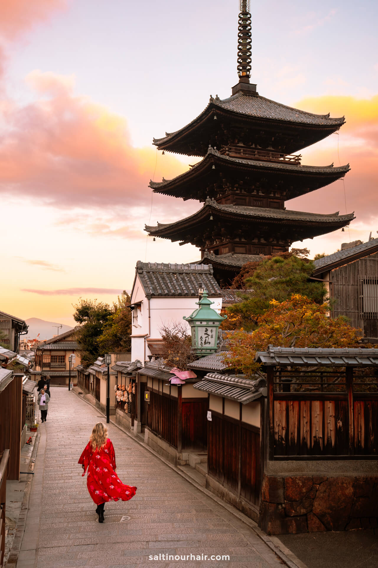 hokan-ji temple sannenzaka kyoto japan