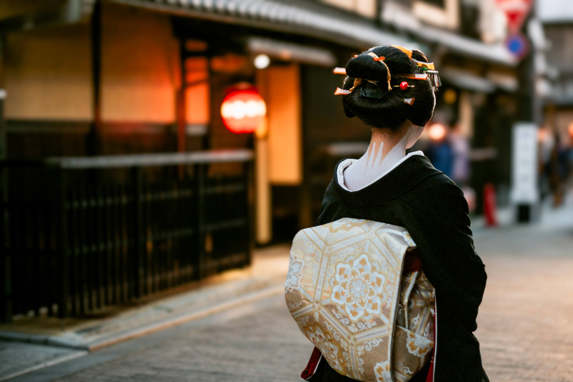 geisha pontocho streets kyoto 