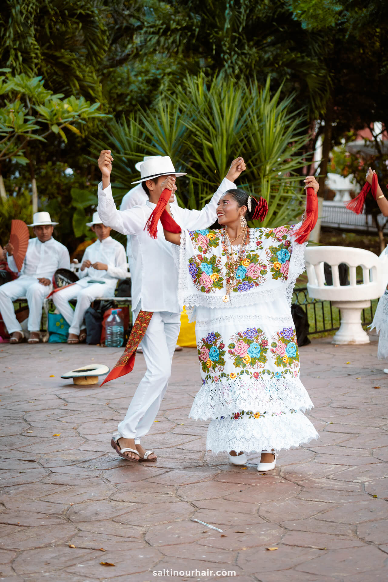 traditional dance performance things to do in Valladolid mexico