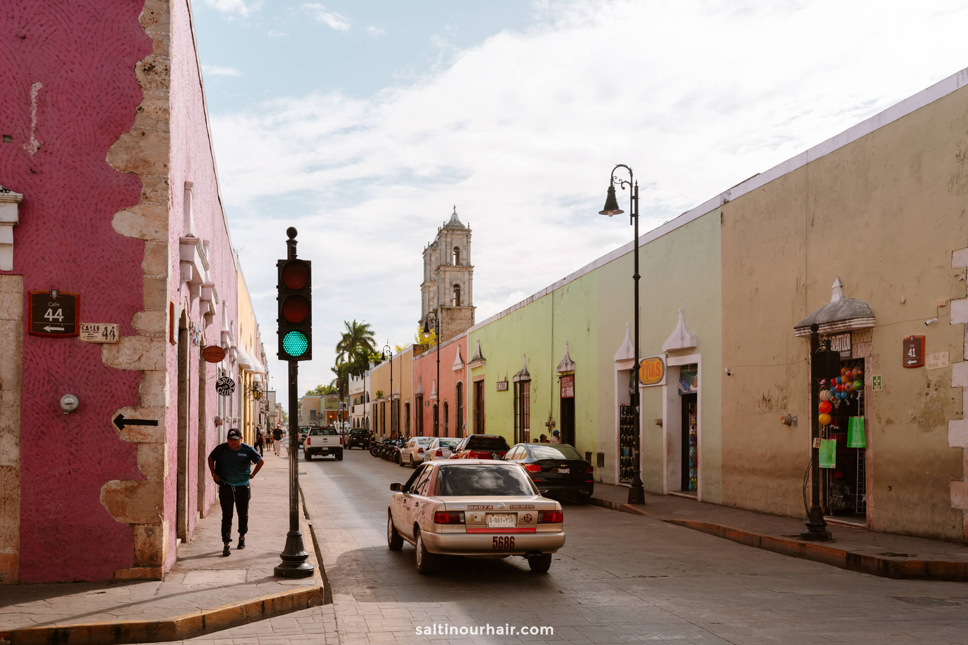things to do in Valladolid mexico colorful street