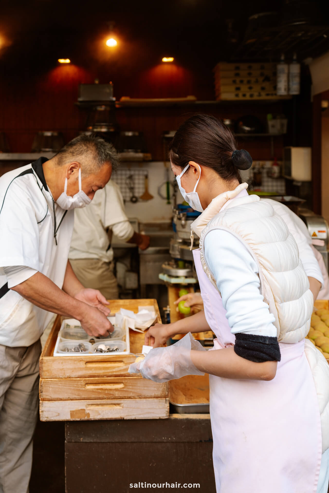 mochi making at nakatanidou nara japan