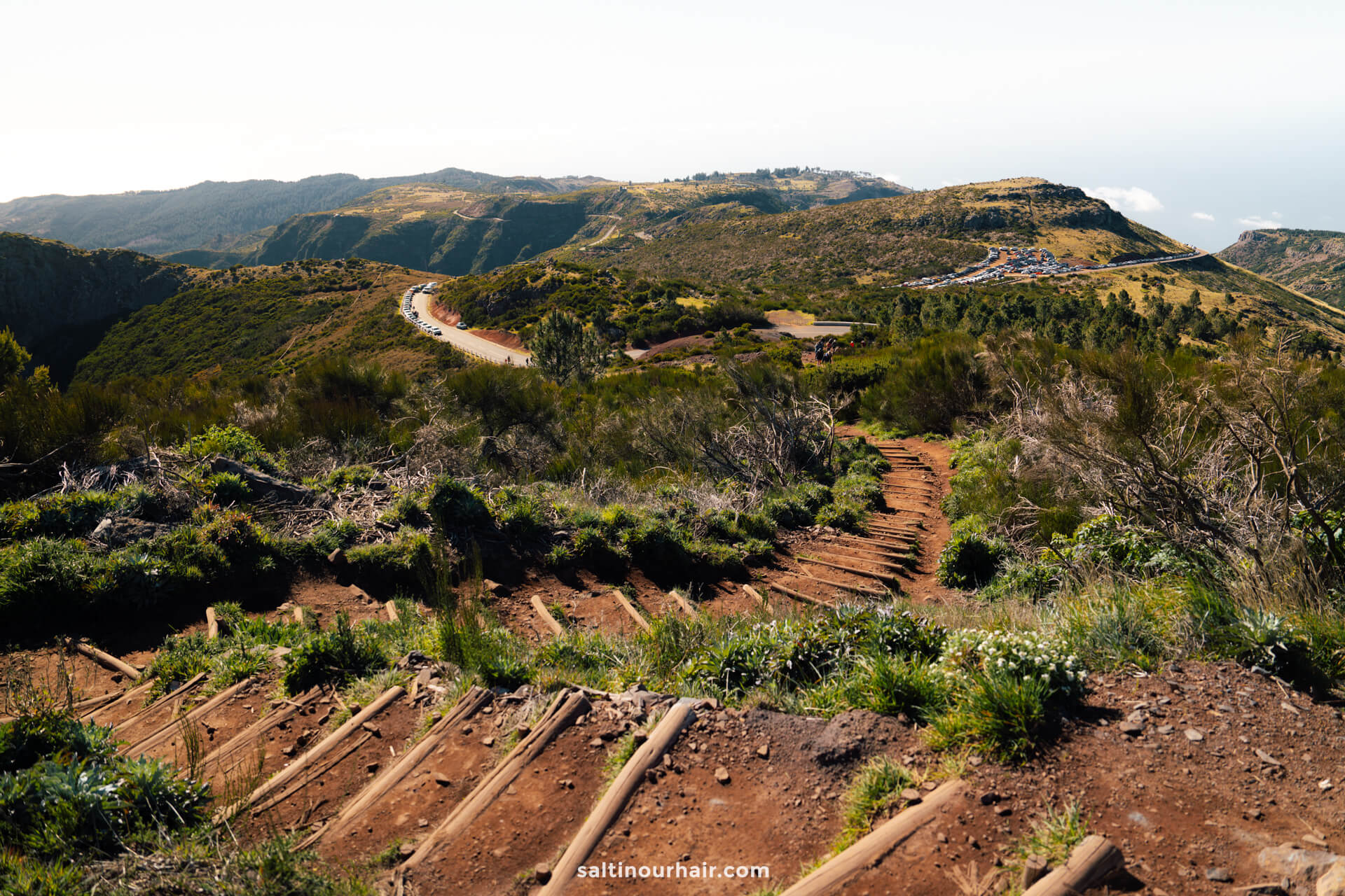 path from parking pico do arieiro hike
