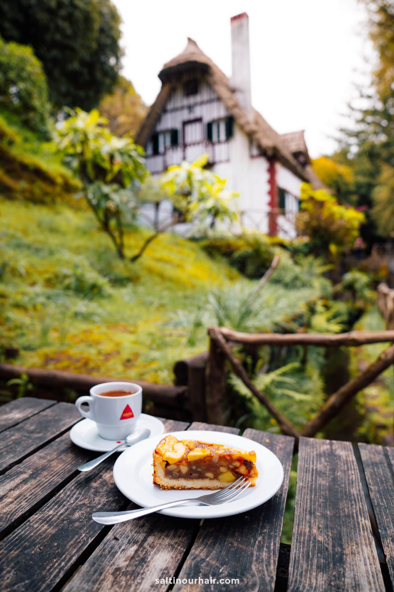 cake at cafe Levada do Caldeirao Verde pr9 madeira