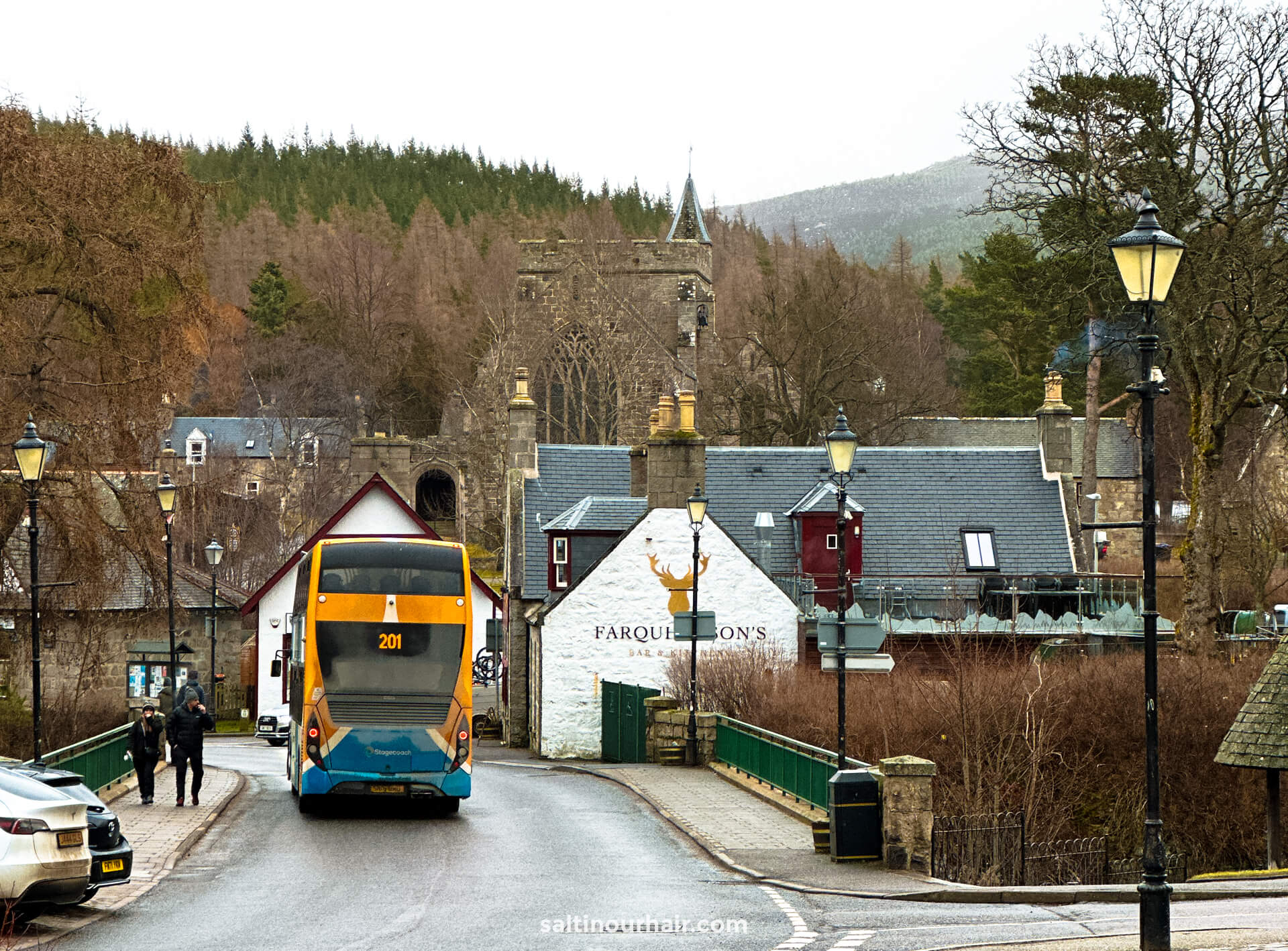 how to get around scotland by bus